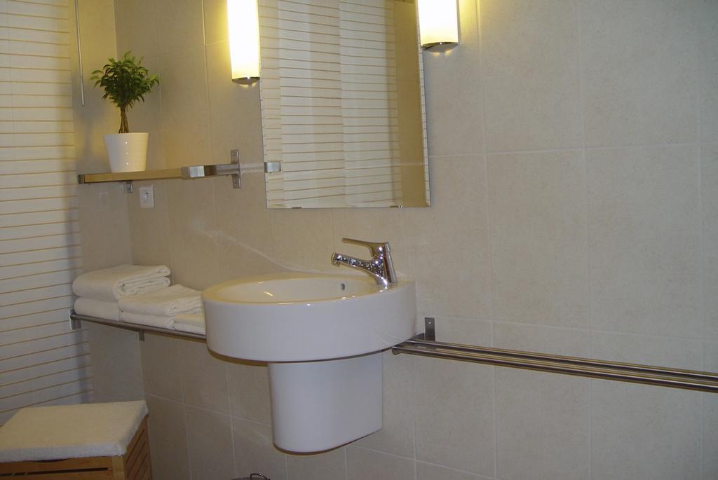 Bed and Breakfast Les Epis D'Or L'Isle-sur-Serein Zimmer foto